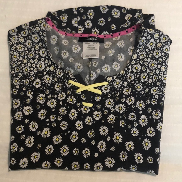 Women’s HeartSoul Scrub Top - Picture 2 of 3